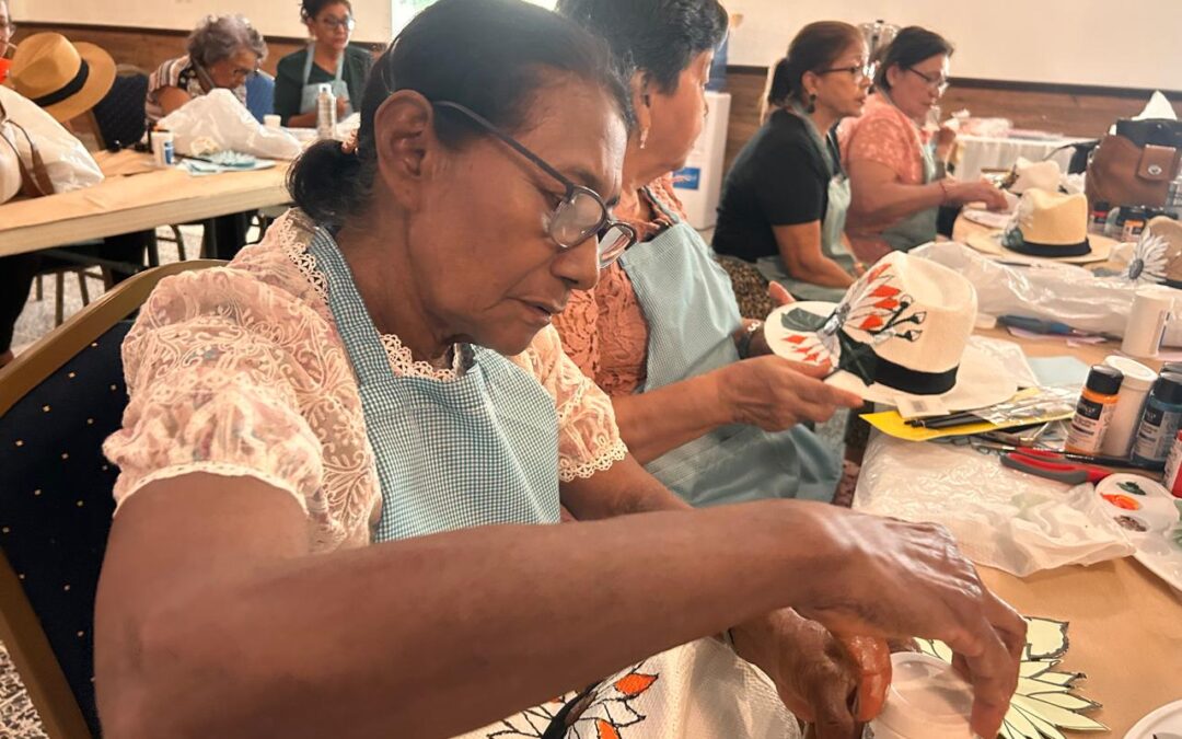 Sombreros como lienzos de pintura en la zona sur